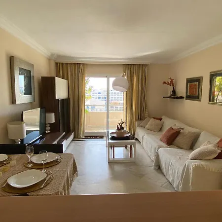 Exclusive Puerto Banus Beach Free Parking Wifi & Swimming Pool Appartement *